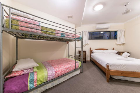 Paradise Penthouse At Waves - Airlie Beach - Holiday Adelaide 17