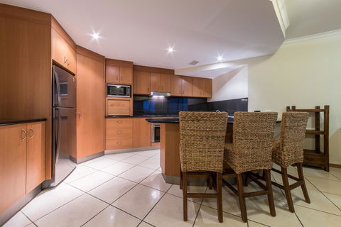 Paradise Penthouse At Waves - Airlie Beach - Holiday Adelaide 6