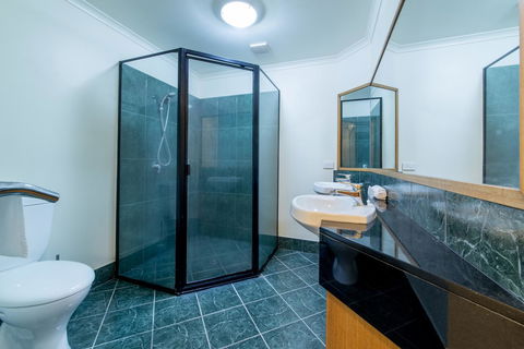 Paradise Penthouse At Waves - Airlie Beach - Holiday Adelaide 20