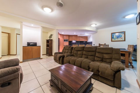 Paradise Penthouse At Waves - Airlie Beach - Holiday Adelaide 7