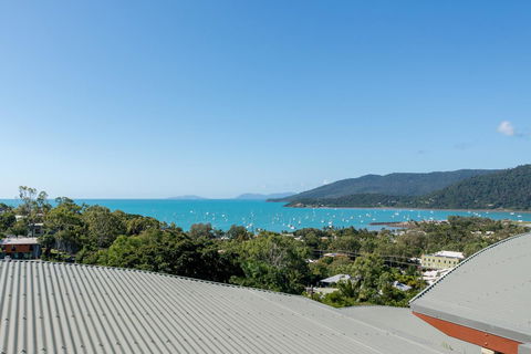 Paradise Penthouse At Waves - Airlie Beach - Holiday Adelaide 31