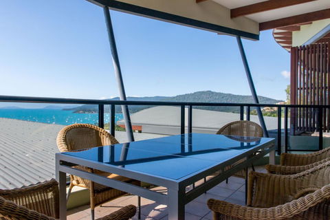 Paradise Penthouse At Waves - Airlie Beach - Holiday Adelaide 25