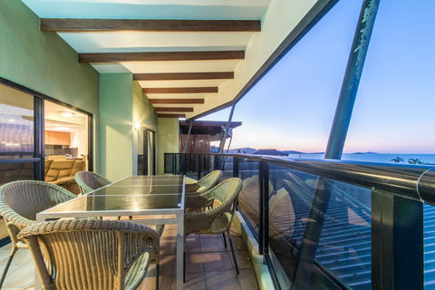 Paradise Penthouse At Waves - Airlie Beach - Holiday Adelaide 28