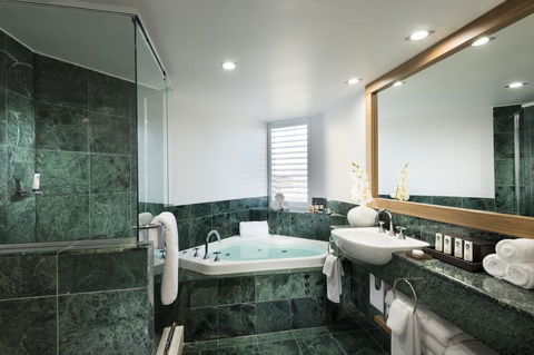 Sofitel Gold Coast Broadbeach - Holiday Adelaide 4
