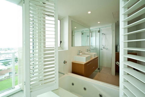 Lanai Riverside Apartments - Holiday Adelaide 38