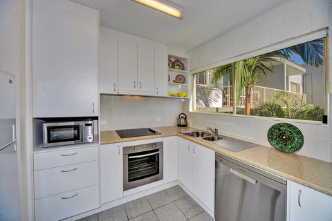 Surf Dance Apartments - Holiday Adelaide 15