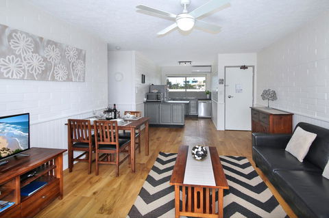 Surf Dance Apartments - Holiday Adelaide 6