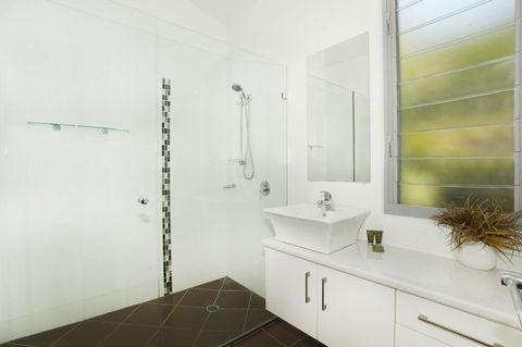 224 Centenary Heights Road Coolum Beach, 500 Dollar Bond, Linen Included - Holiday Adelaide 10