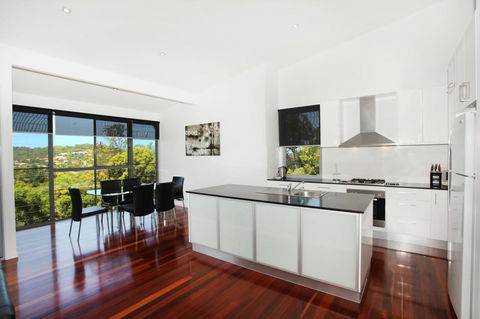 224 Centenary Heights Road Coolum Beach, 500 Dollar Bond, Linen Included - Holiday Adelaide 2