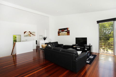 224 Centenary Heights Road Coolum Beach, 500 Dollar Bond, Linen Included - Holiday Adelaide 4