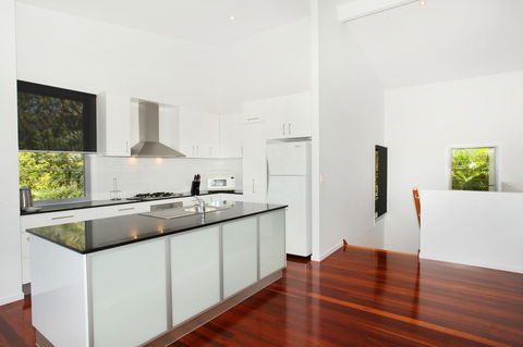 224 Centenary Heights Road Coolum Beach, 500 Dollar Bond, Linen Included - Holiday Adelaide 1