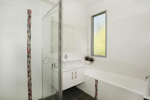 224 Centenary Heights Road Coolum Beach, 500 Dollar Bond, Linen Included - Holiday Adelaide 9