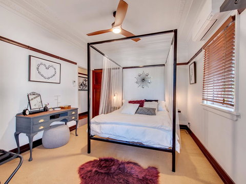 Anville Court - Holiday Adelaide 8