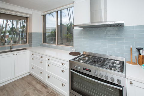 Miami Beachside Holiday Apartments - Holiday Adelaide 12