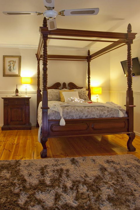 Curtis Falls Cottage - Holiday Adelaide 6