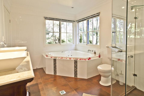 Curtis Falls Cottage - Holiday Adelaide 5