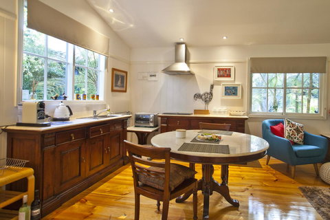 Curtis Falls Cottage - Holiday Adelaide 19