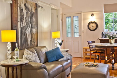 Curtis Falls Cottage - Holiday Adelaide 7