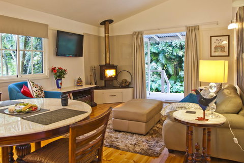 Curtis Falls Cottage - Holiday Adelaide 13