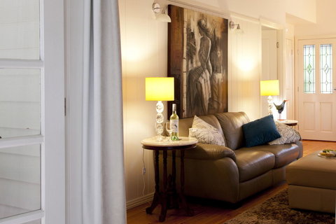 Curtis Falls Cottage - Holiday Adelaide 17