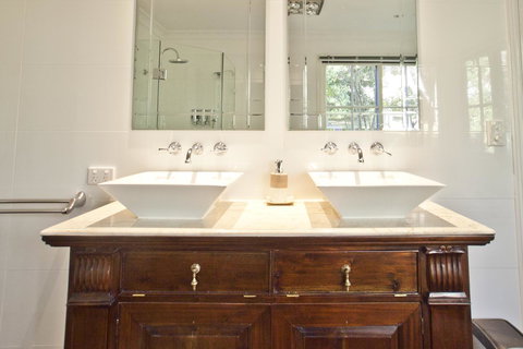 Curtis Falls Cottage - Holiday Adelaide 2