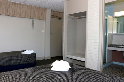 Brighton Hotel - Holiday Adelaide 7