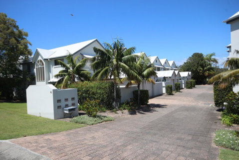 Waters Edge - Holiday Adelaide 0