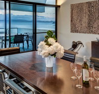 Waves 3 Luxury 3 Bedroom Endless Ocean Views Central Location  Buggy - Holiday Adelaide