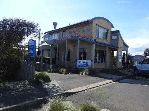 Waves Luxury Suites - Holiday Adelaide 2