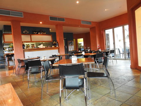 Waves Luxury Suites - Holiday Adelaide 0