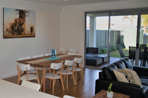 Western Breeze - Holiday Adelaide 2