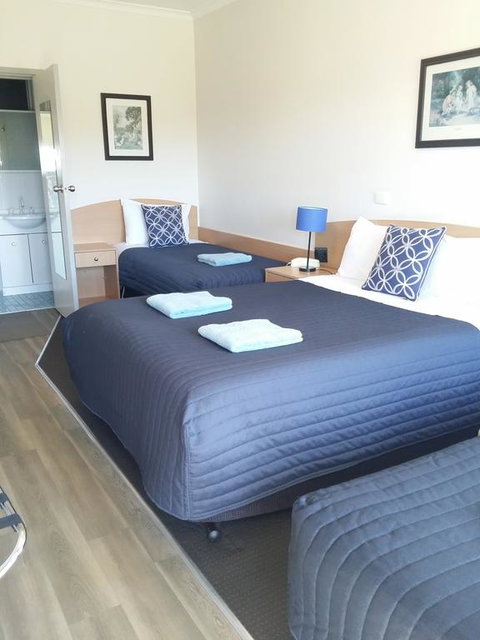 White Manor Motel - Holiday Adelaide 2