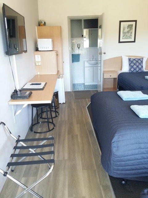 White Manor Motel - Holiday Adelaide 1