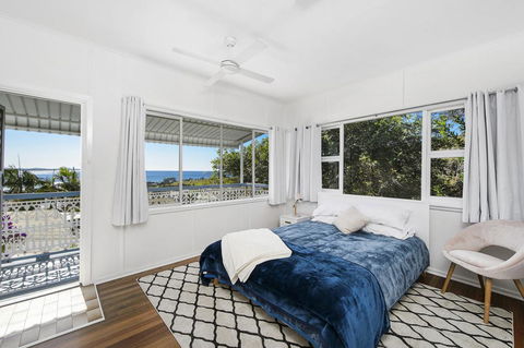 Whitecaps, 26 East Street - Holiday Adelaide 1
