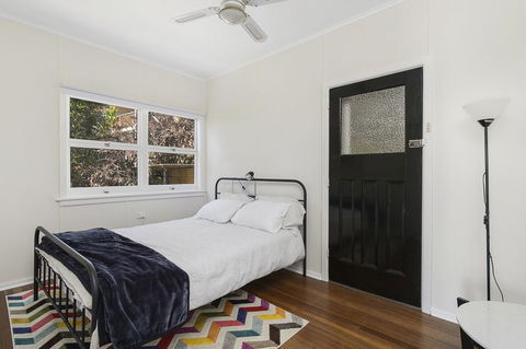 Whitecaps, 26 East Street - Holiday Adelaide 2