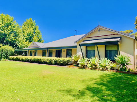 Willow Lodge - Holiday Adelaide 0