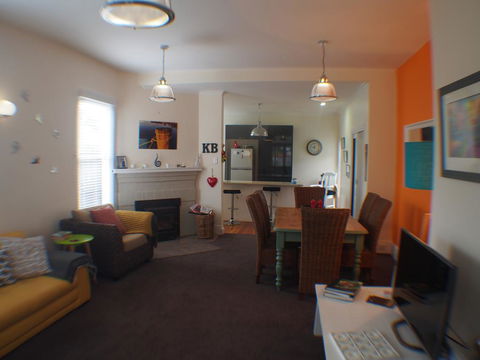 Windsor Cottage - Holiday Adelaide 2