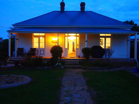Windsor Cottage - Holiday Adelaide 0