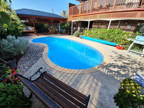 Wonderland Retreat - Holiday Adelaide 0