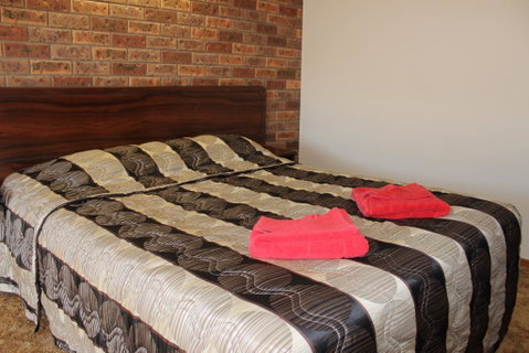 Woomargama Motel - Holiday Adelaide 2