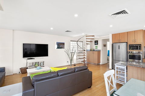 Yacaaba Terrace, Unit 9, 3 Yacaaba Street - Holiday Adelaide 3