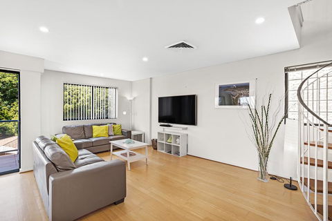 Yacaaba Terrace, Unit 9, 3 Yacaaba Street - Holiday Adelaide 2