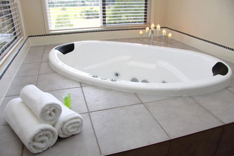 Yabbaloumba Retreat - Holiday Adelaide 2