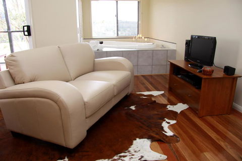 Yabbaloumba Retreat - Holiday Adelaide 3