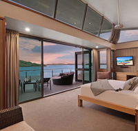 Yacht Club Villa 33 - Serenity - 4 Bedroom 4 Bathroom House Ocean Views 2 Buggies - Holiday Adelaide