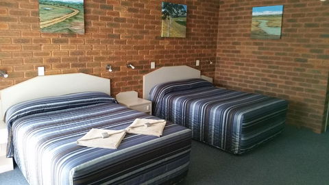 Yambil Inn - Holiday Adelaide 2
