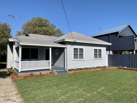 Yaringa Cottage...by The Sea - Holiday Adelaide 1