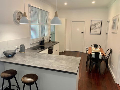Yaringa Cottage...by The Sea - Holiday Adelaide 2