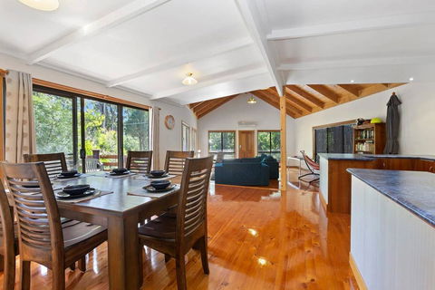 YARRABEE - The Perfect Getaway! - Holiday Adelaide 0