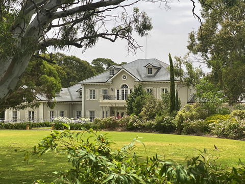 Yatahlia Manor Luxury Homestay - Holiday Adelaide 0